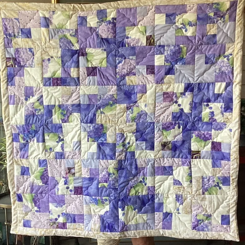 NWT Hand Crafted Gorgeous Shades of Purple, Cream and Gold Hydrangea Print Quilt